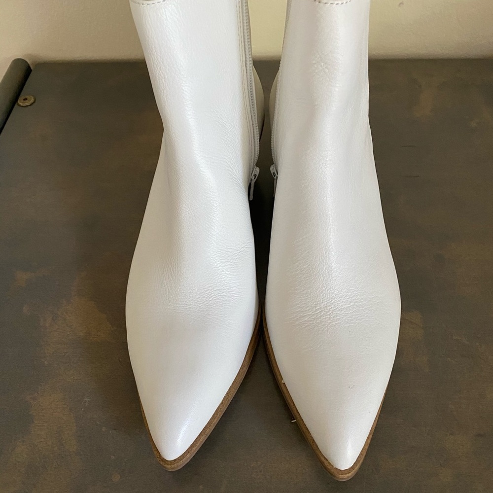 Price Drop‼️ NWOT ALDO White Booties